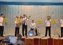 Народний естрадно-інструментальний ансамбль «Диксиленд» (художній керівник Іван Смірнов)
